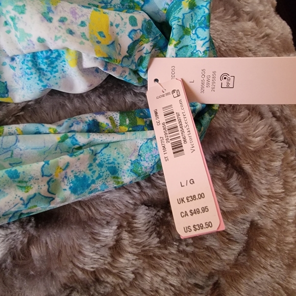 Victoria's Secret Halter Bikini Top - Picture 6 of 6